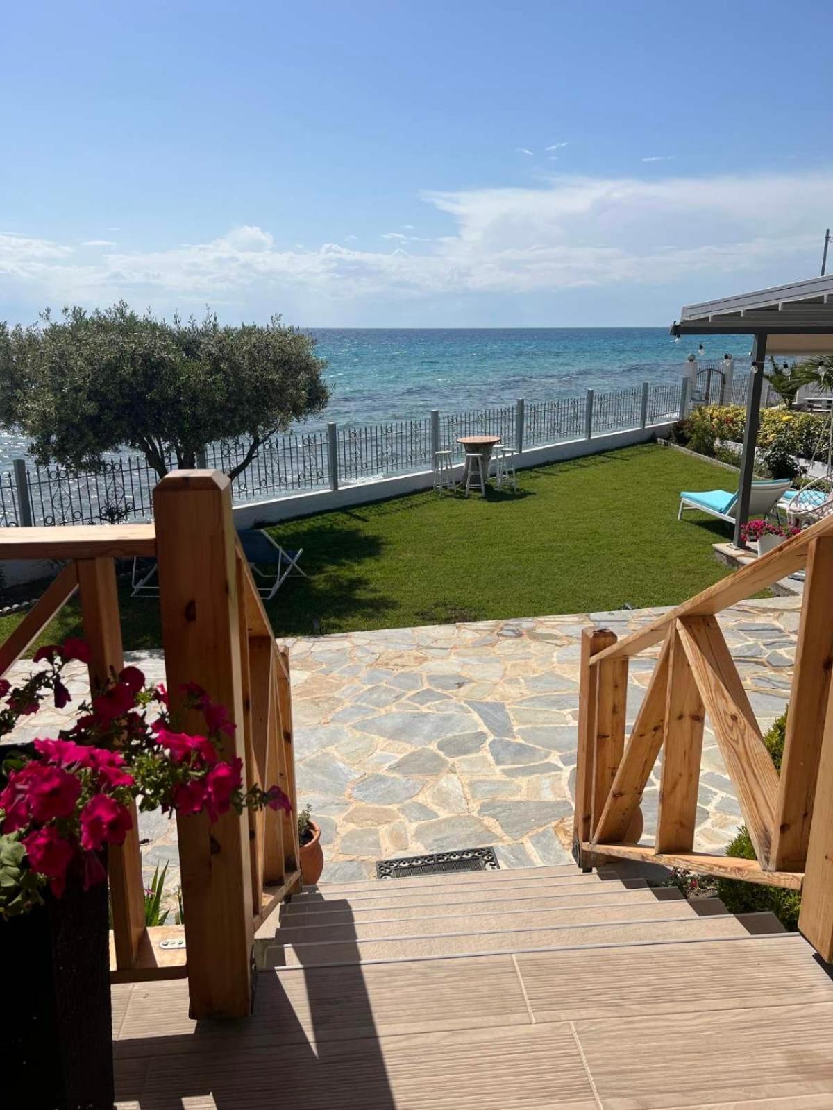Beachfront Villa Athina Vergia Extérieur photo
